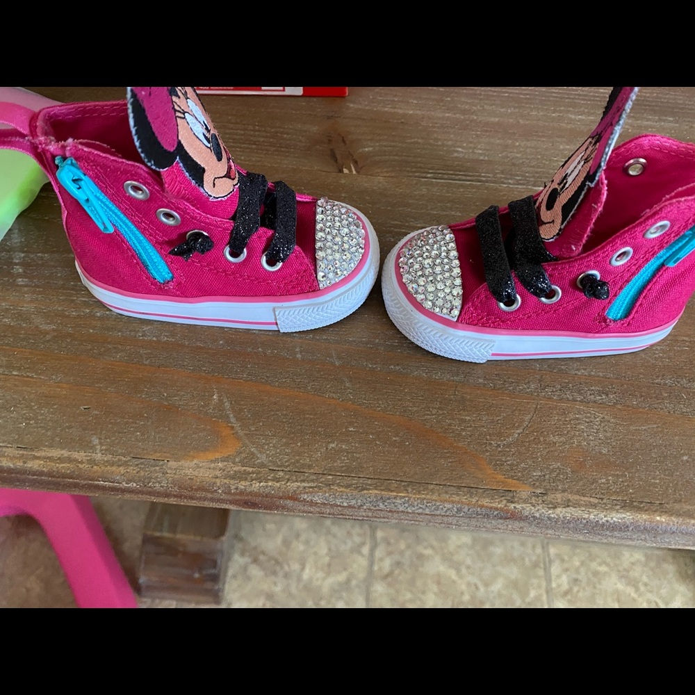 Minnie Mouse converse